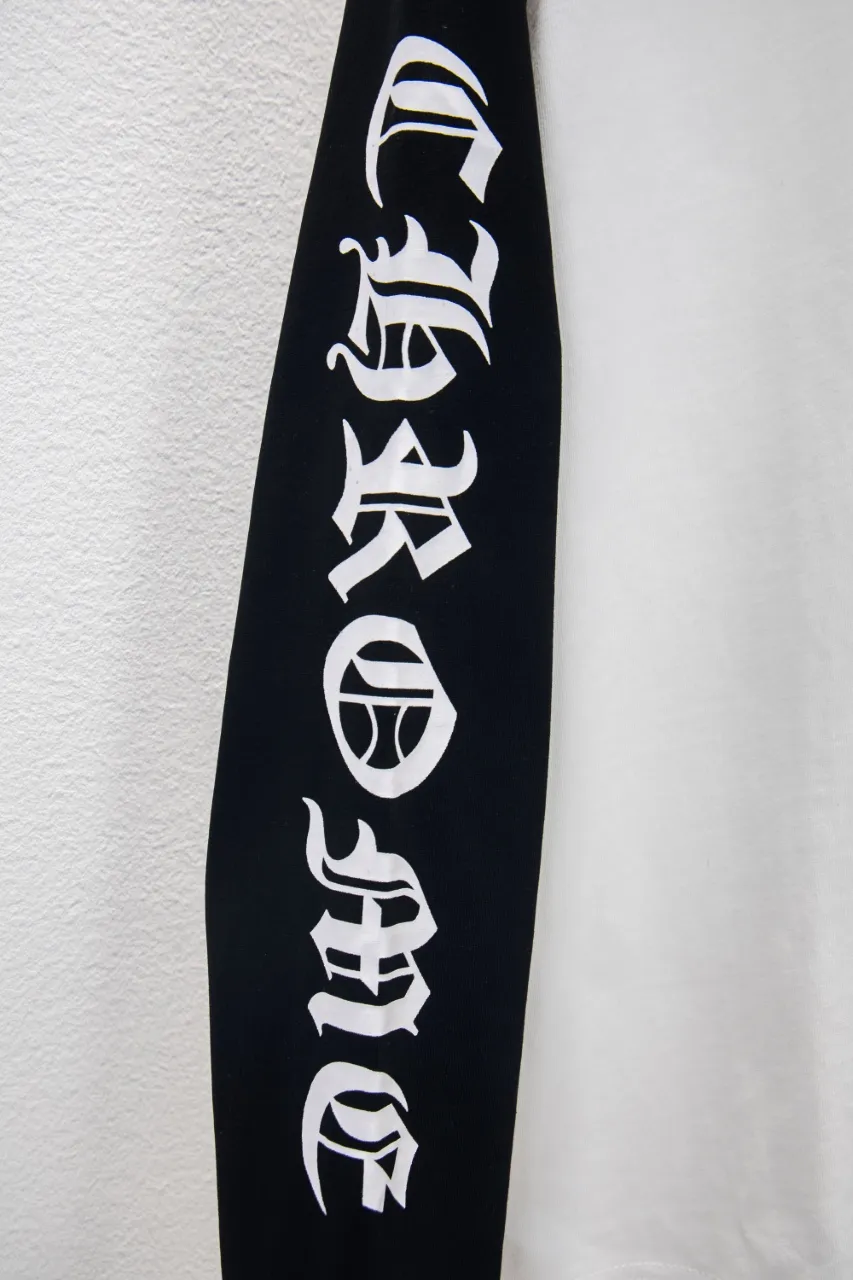 P170 ChromeHearts - ChromeHearts-Black and White Splicing Sanskrit Round Neck Long T. The fabric is made of 280g pure cotton double yarn fabric. The upper body is comfortable and breathable, and the feel is comfortable. The black and white splicing highlights the characteristics of the clothes. The letter horseshoe pattern is printed with imported water glue. The collar is made of threads of the same color in the same cylinder. Letters are printed on the threads. It is a popular online style in autumn. It is made from the original version.  Color: Picture color Size: S M L XL